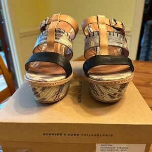 Schuler & Sons Arizona Women's Tan and Black Wedge Sandals